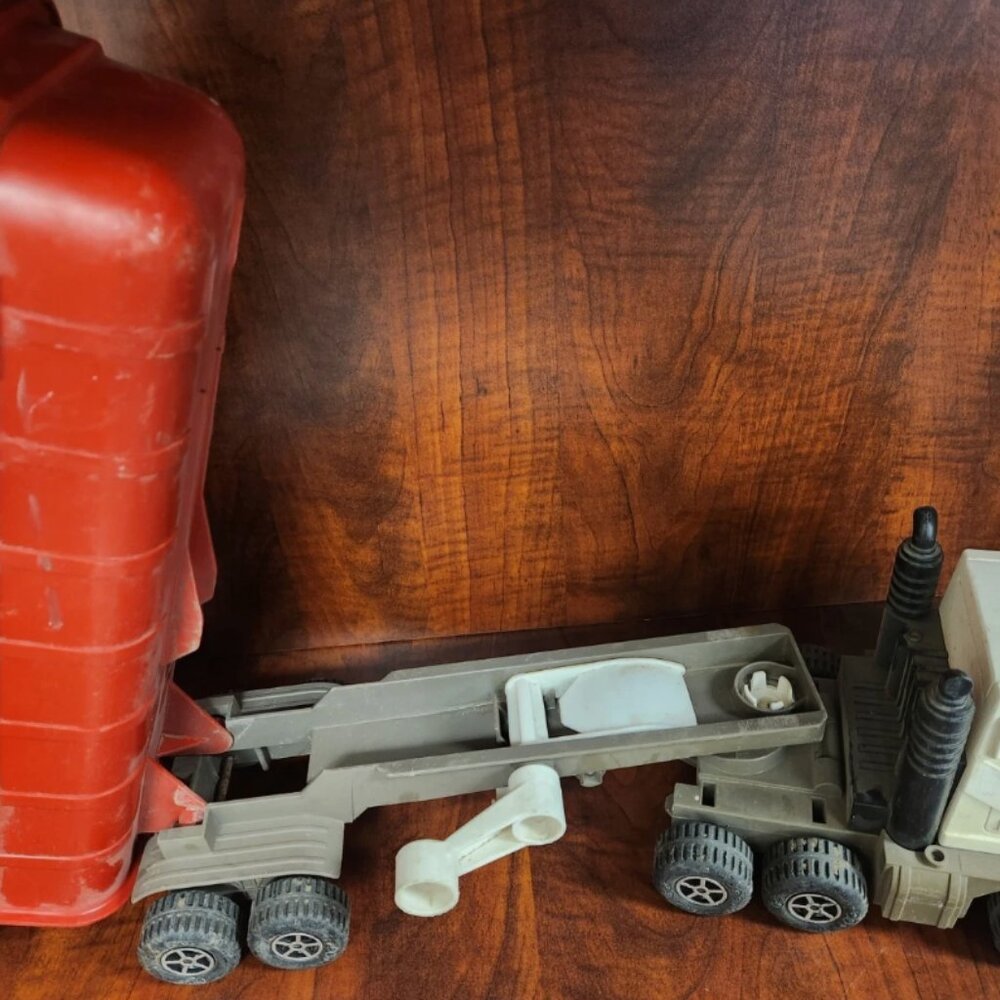 Fisher Price Operating Extended 20 Inch Dump Truck Vintage 1984